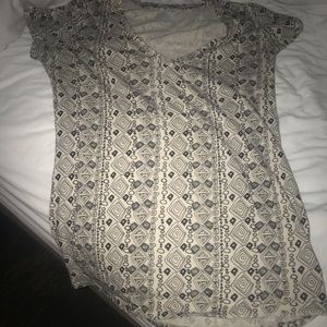A black and white t shirt short sleeve.